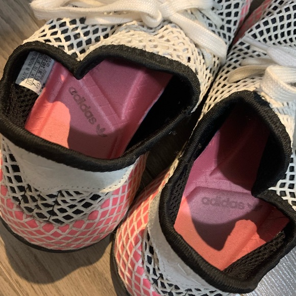 Adidas Deerupt shoes - Picture 2 of 3